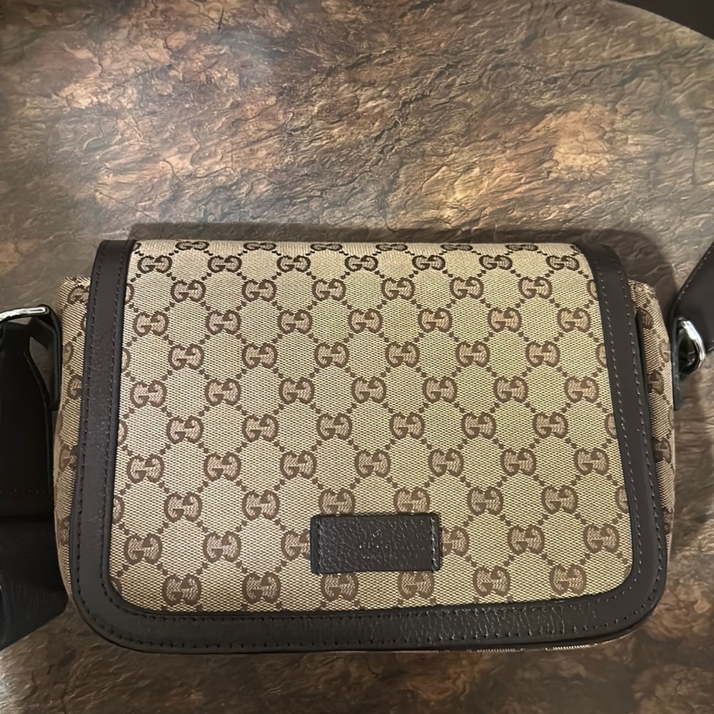 Gucci messenger bag